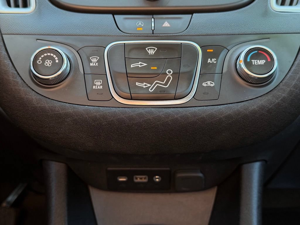 Used 2025 Chevrolet Malibu RS FWD image 27