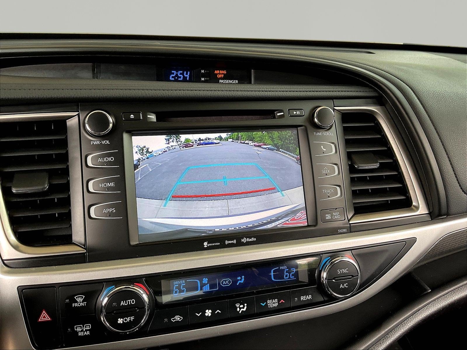 Used 2019 Toyota Highlander SE AWD/4WD image 14