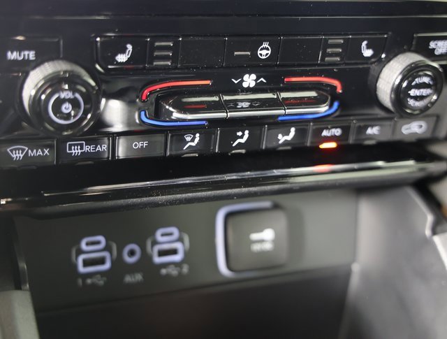 New 2025 Jeep Grand Cherokee Limited w/ Black Appearance Package image 17