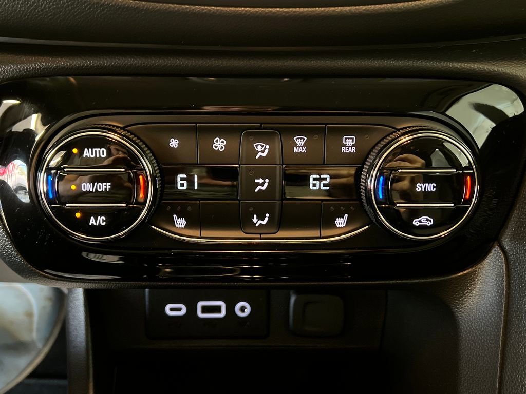 Used 2022 Buick Encore GX Select AWD/4WD image 28