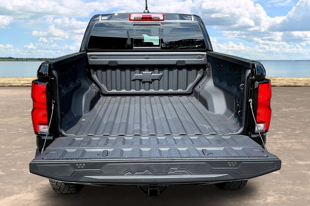 Used 2025 Chevrolet Colorado ZR2 w/ Technology Package AWD/4WD image 9