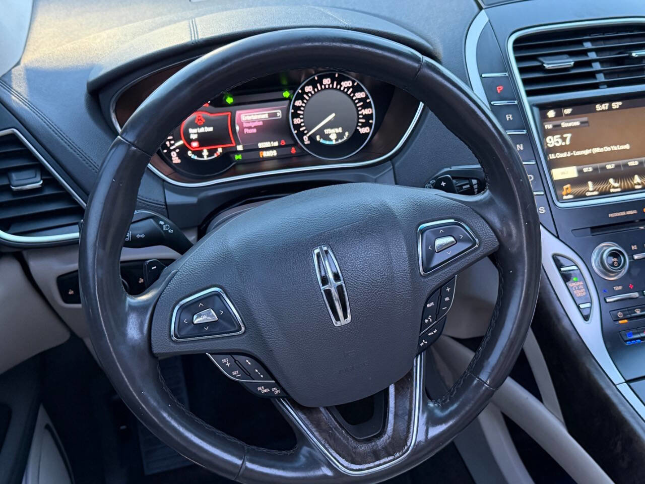 Used 2016 Lincoln MKX Reserve w/ Technology Package image 13