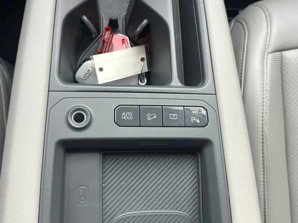 Used 2025 Kia EV9 Wind image 37