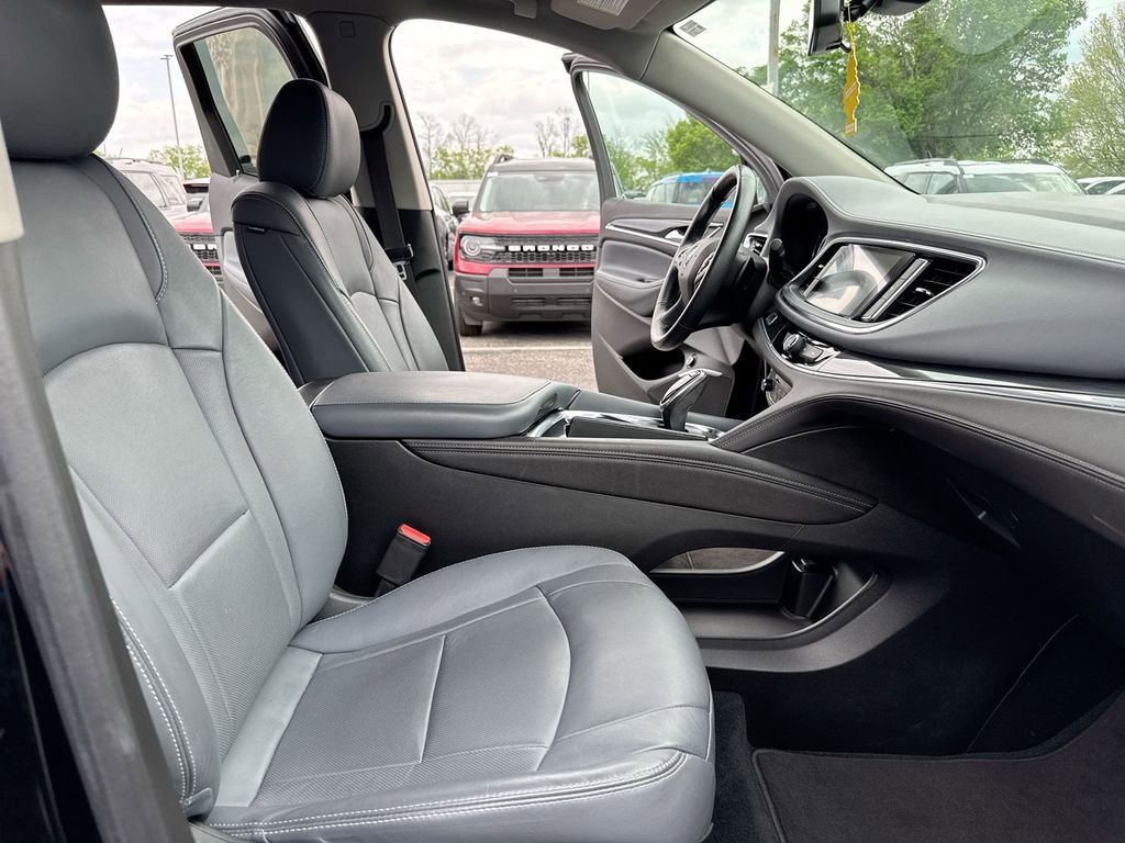 Used 2021 Buick Enclave Essence FWD image 21