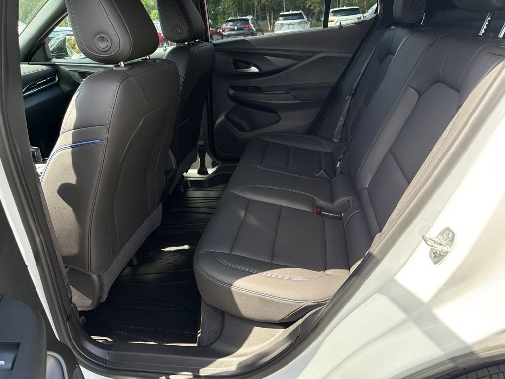 Used 2025 Buick Envista Sport Touring w/ Convenience I Package FWD image 13