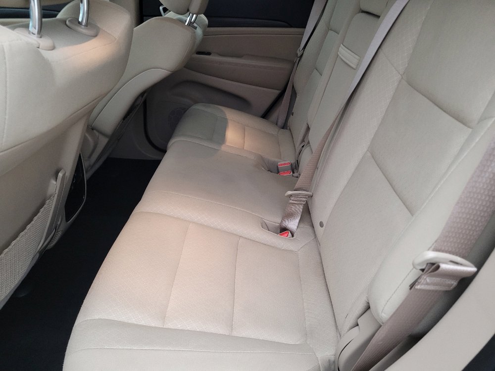 Used 2019 Jeep Grand Cherokee Laredo AWD/4WD image 18