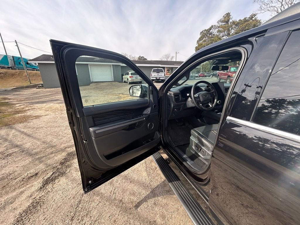 Used 2024 Ford Expedition Max Platinum image 31