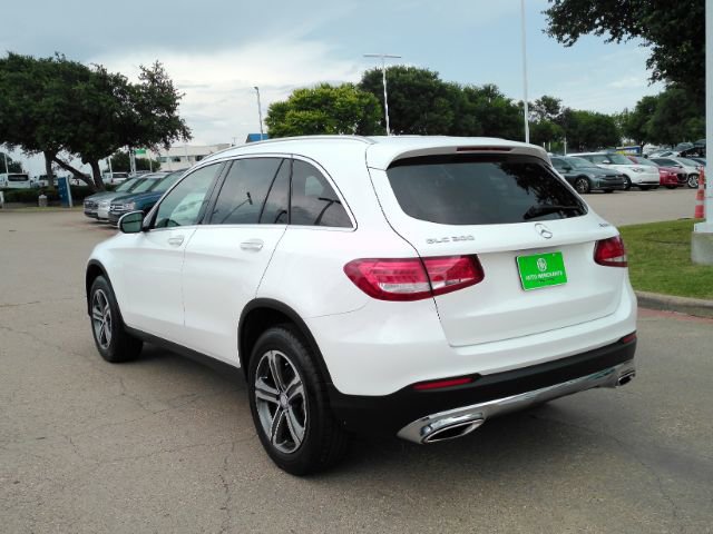 Used 2017 Mercedes-Benz GLC 300 4MATIC w/ Premium 1 Package image 12