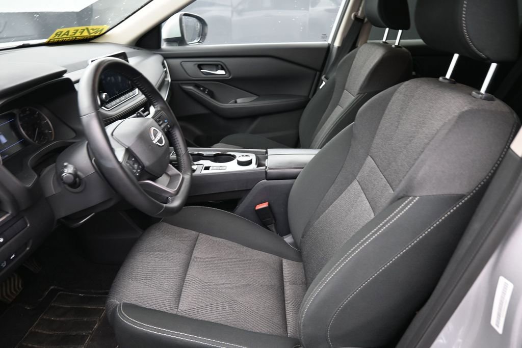 Used 2025 Nissan Rogue SV AWD/4WD image 19