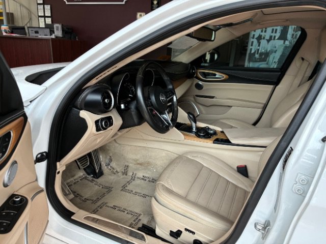 Used 2019 Alfa Romeo Giulia Ti w/ Quick Order Package 22Z Lusso RWD image 16