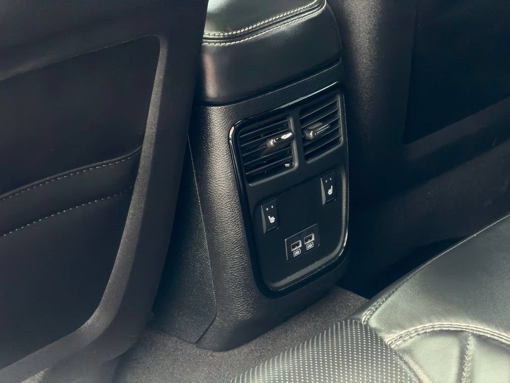 Used 2023 Chrysler 300 C RWD image 33