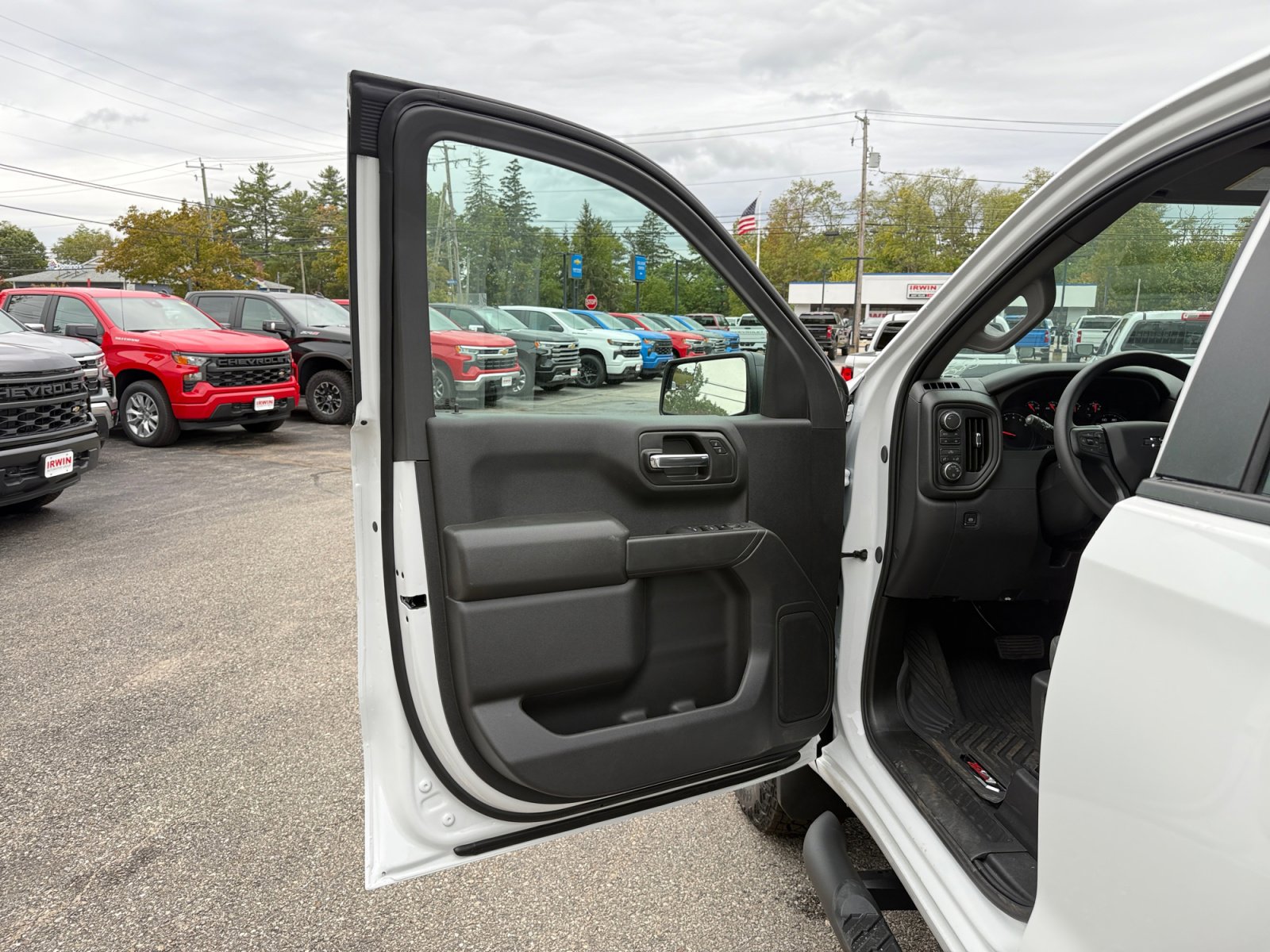 New 2026 Chevrolet Silverado 1500 Custom Trail Boss w/ LPO, Dark Essentials Package image 23