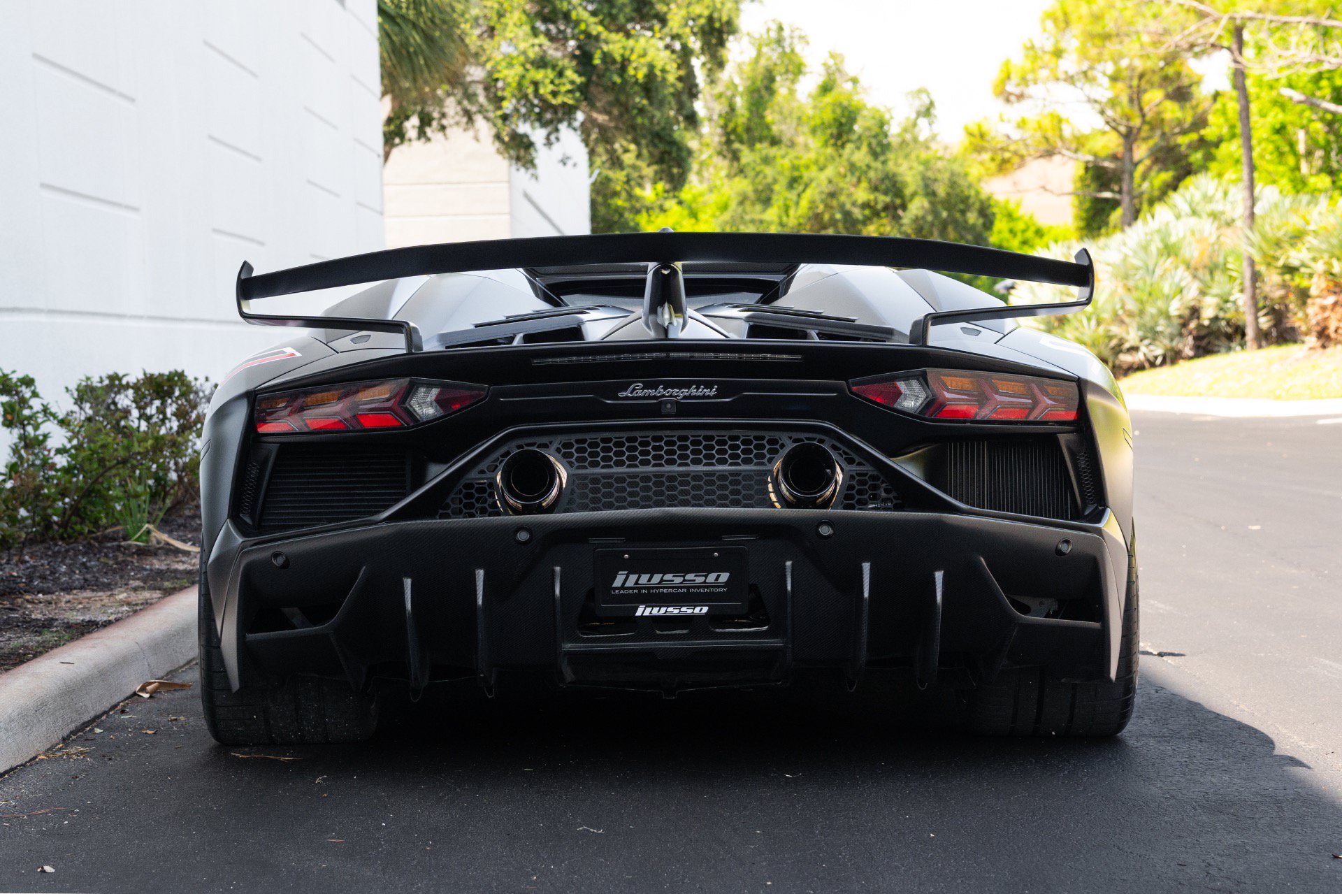 Used 2020 Lamborghini Aventador SVJ AWD/4WD image 3