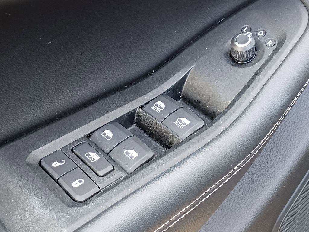 Used 2023 Jeep Grand Cherokee Altitude AWD/4WD image 13