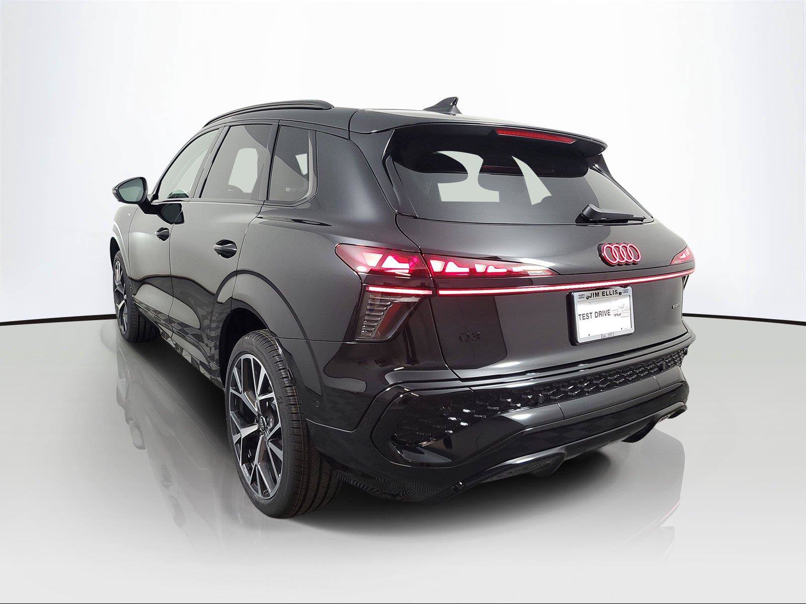 New 2026 Audi Q3 quattro 2.0T AWD/4WD image 4