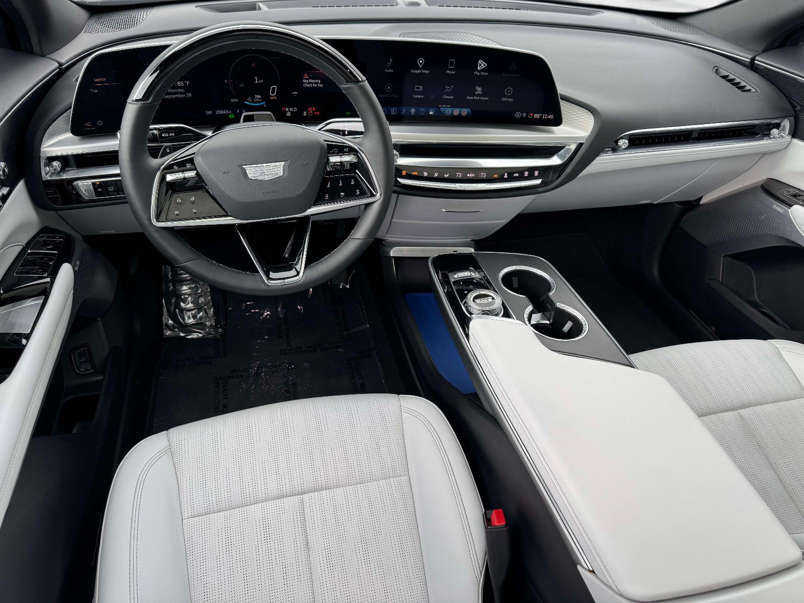 Certified 2024 Cadillac Lyriq Luxury AWD/4WD image 2