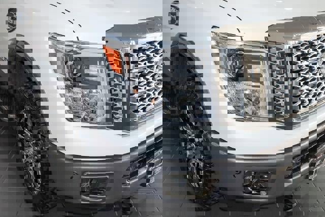 Used 2018 Nissan Titan Platinum Reserve w/ Platinum Utility Package image 10