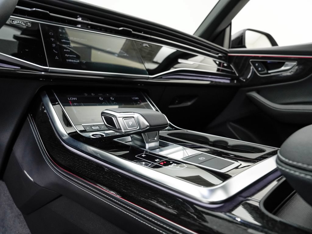 Certified 2024 Audi Q8 Premium Plus w/ Premium Plus Package AWD/4WD image 17
