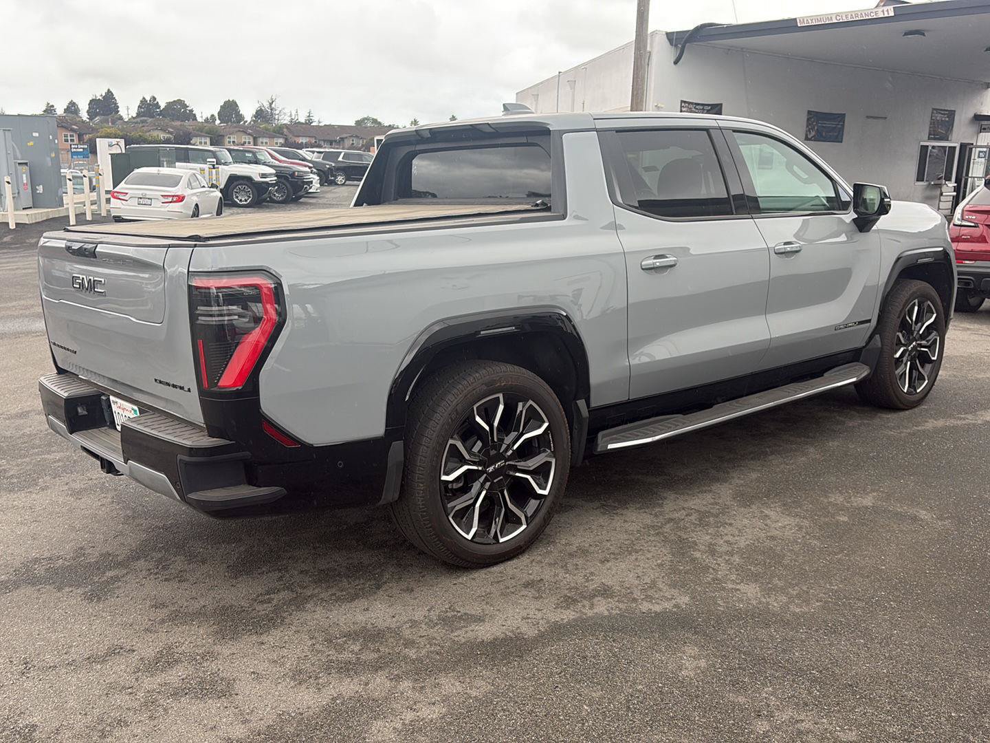 Used 2024 GMC Sierra EV Denali AWD/4WD image 5