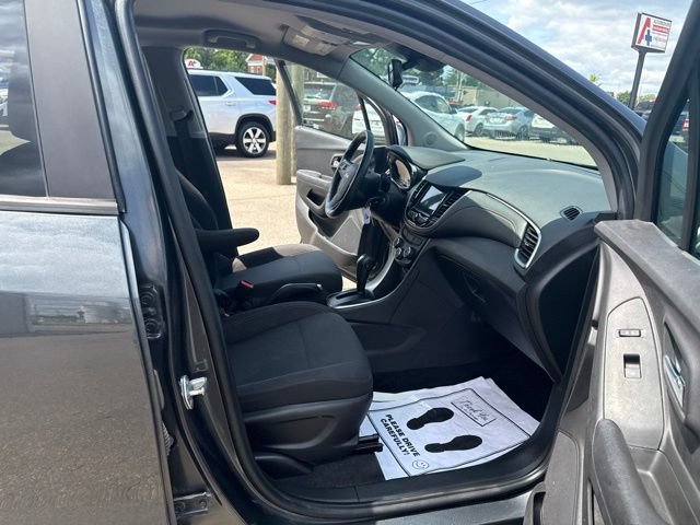 Used 2019 Chevrolet Trax LS w/ Tint and Cruise Package AWD/4WD image 13
