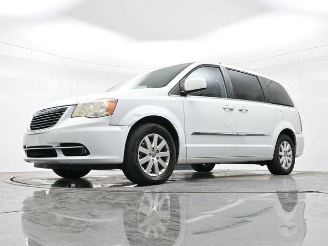 Used 2015 Chrysler Town & Country Touring image 11