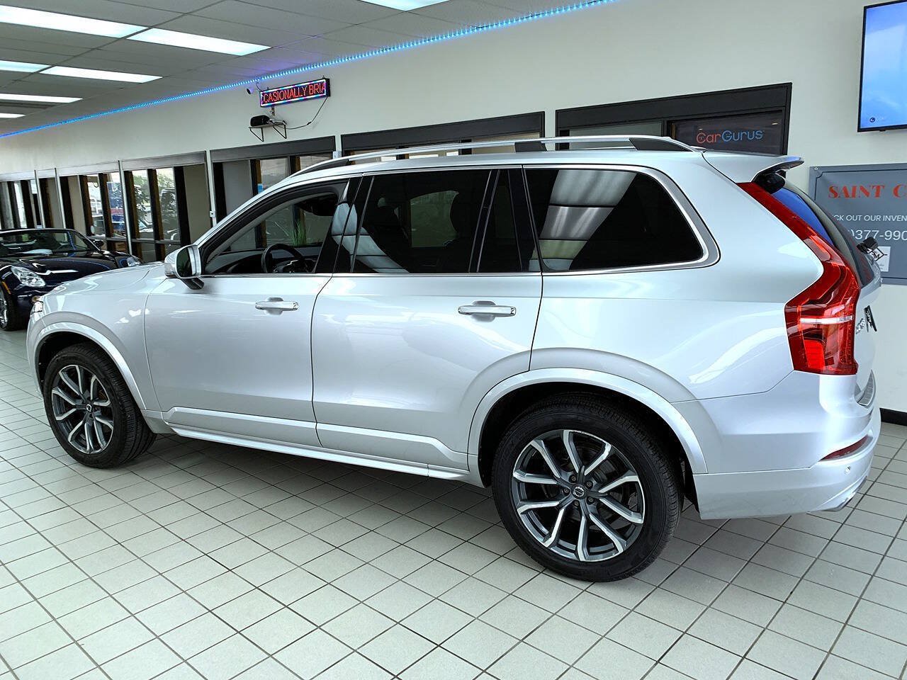 Used 2016 Volvo XC90 T6 Momentum w/ Momentum Plus Package AWD/4WD image 5