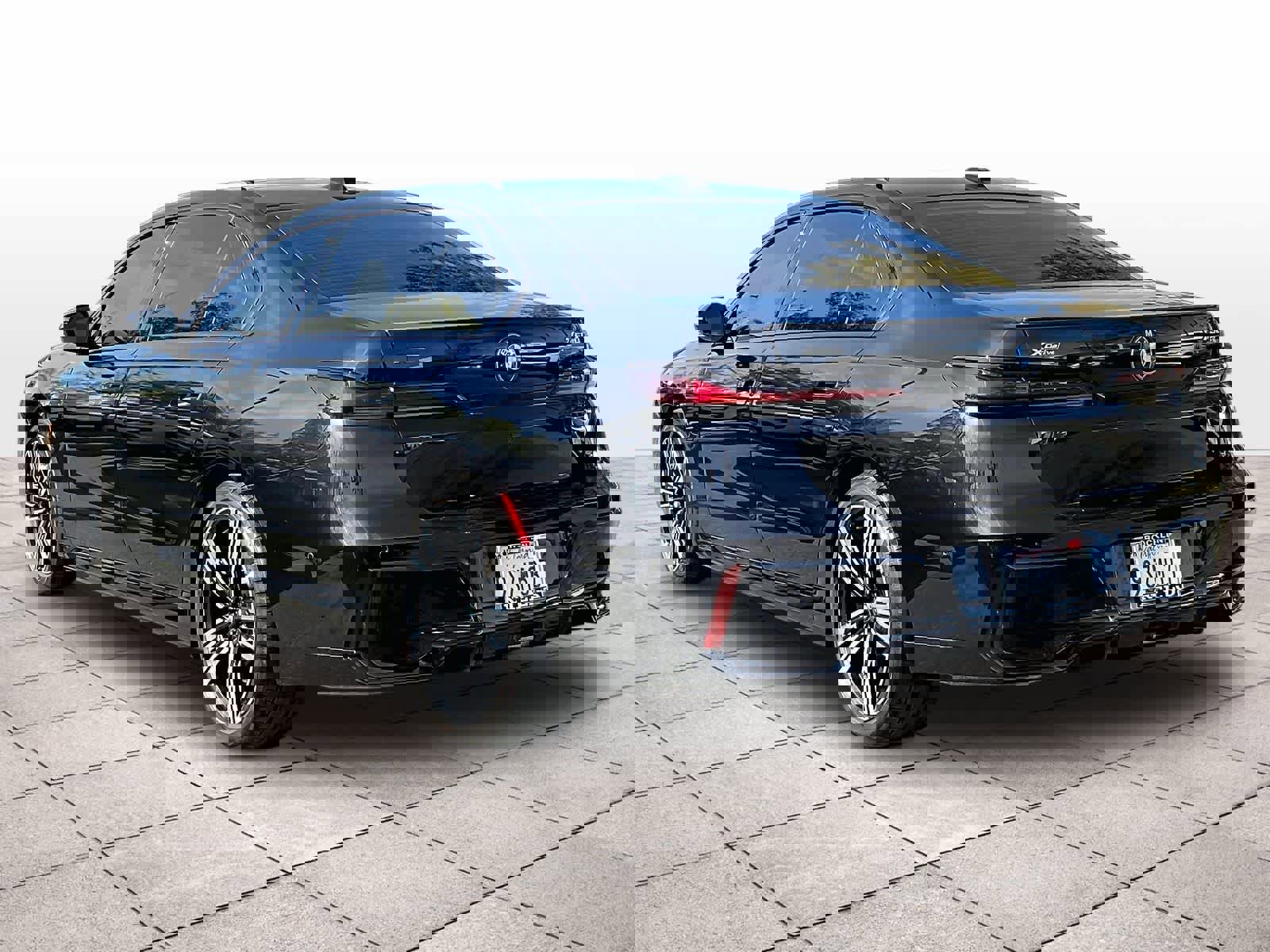 Used 2025 BMW 750e xDrive image 14