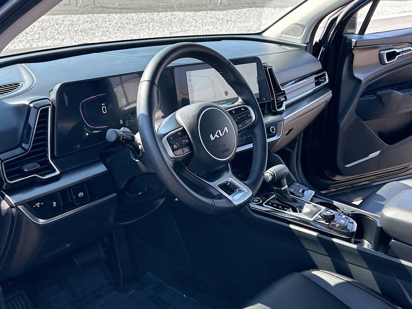 Used 2025 Kia Sportage EX image 4