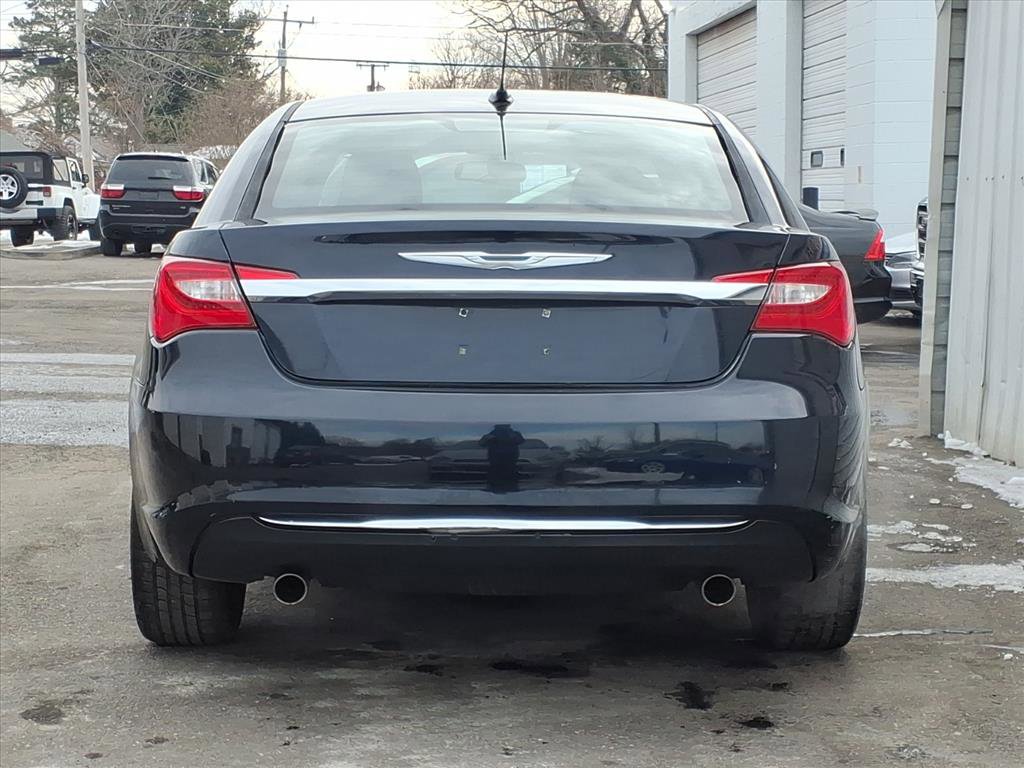 Used 2011 Chrysler 200 Limited image 4