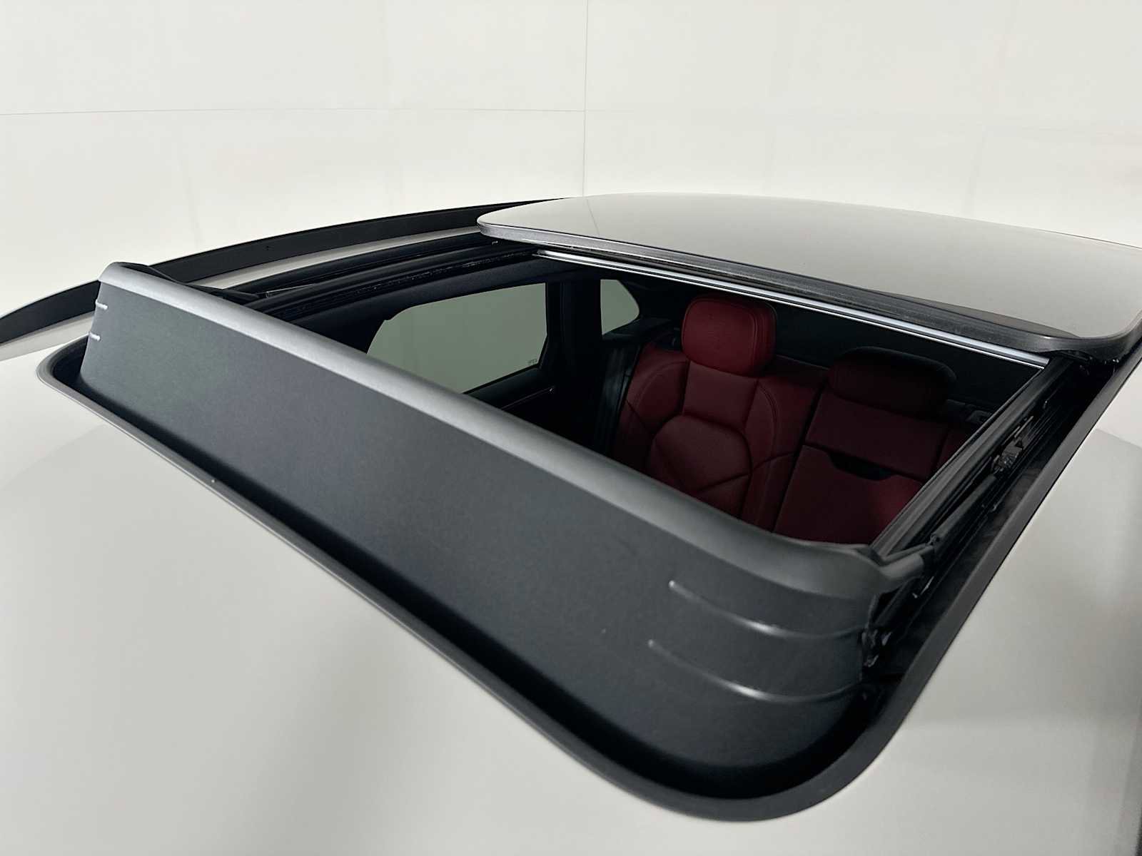 New 2026 Porsche Macan image 22