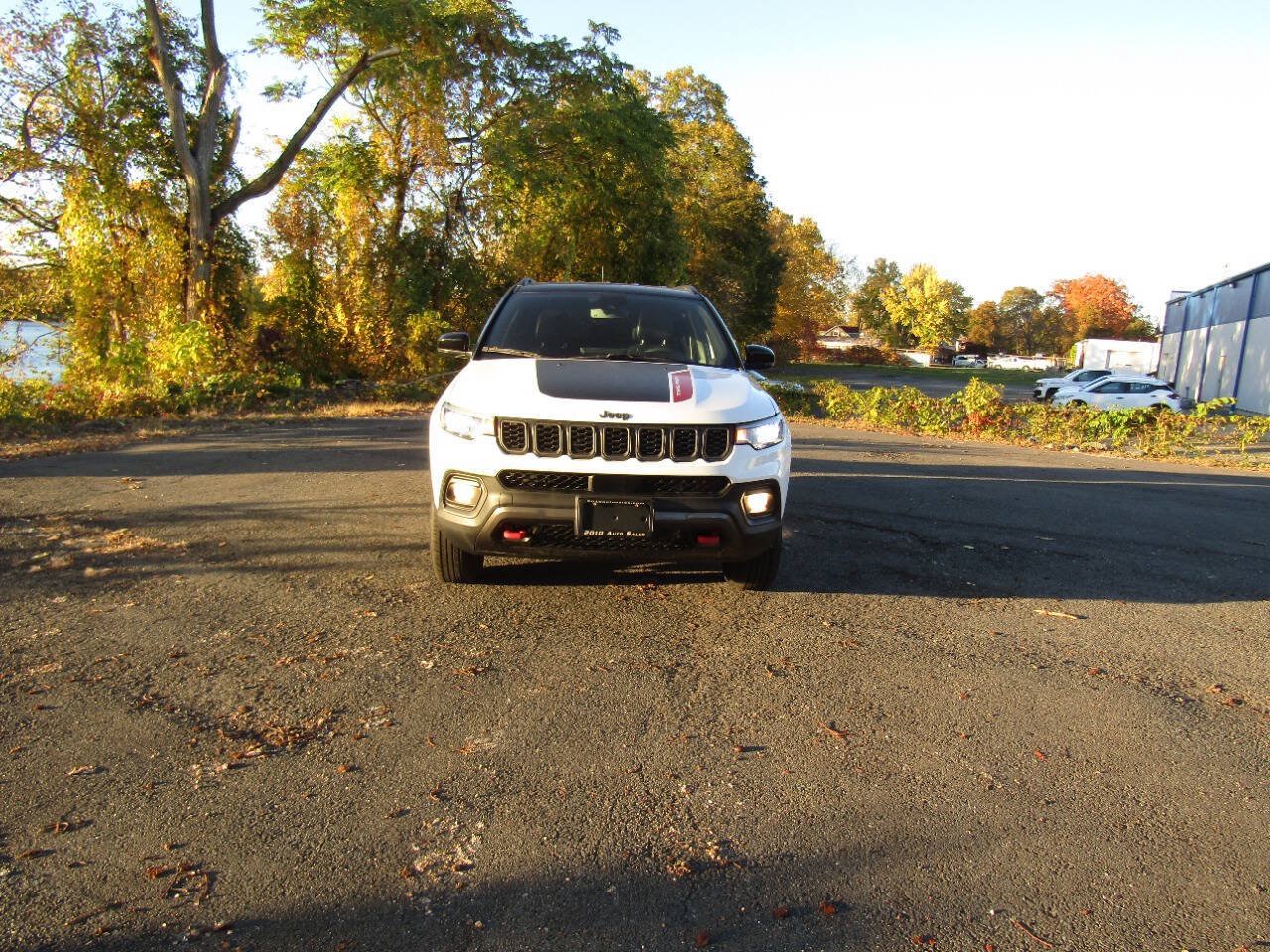 Used 2025 Jeep Compass Trailhawk AWD/4WD image 8