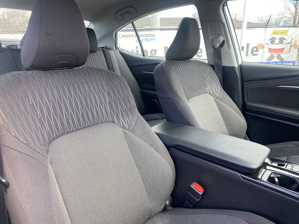 Used 2025 Toyota Camry LE FWD image 15