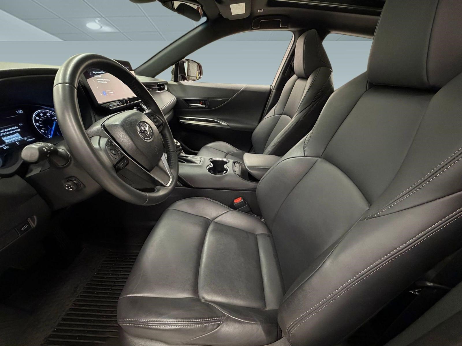 Used 2024 Toyota Venza Nightshade image 4