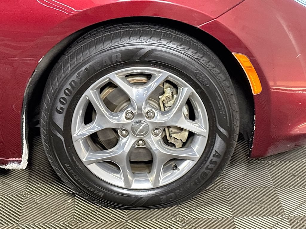 Used 2018 Chrysler Pacifica Limited FWD image 23