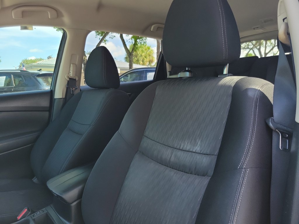 Used 2020 Nissan Rogue SV FWD image 12