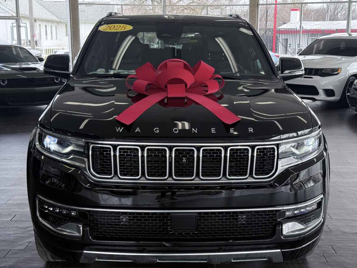 Used 2025 Jeep Wagoneer L Series III w/ Premium Group I AWD/4WD image 3