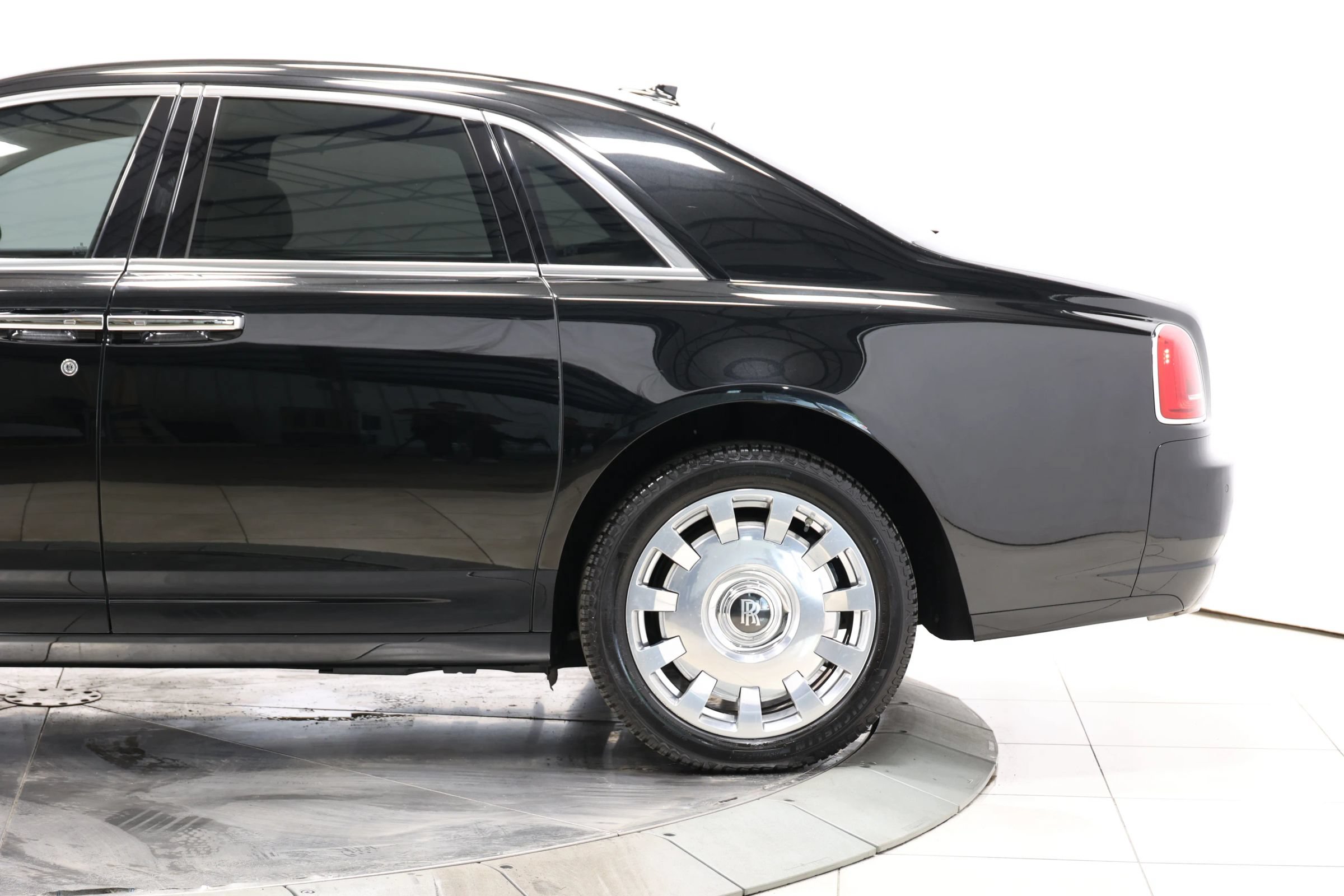 Used 2013 Rolls-Royce Ghost RWD image 8