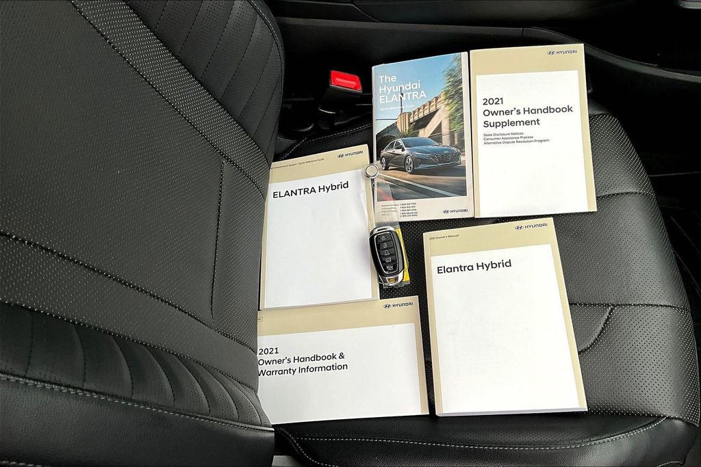 Used 2021 Hyundai Elantra Limited image 12