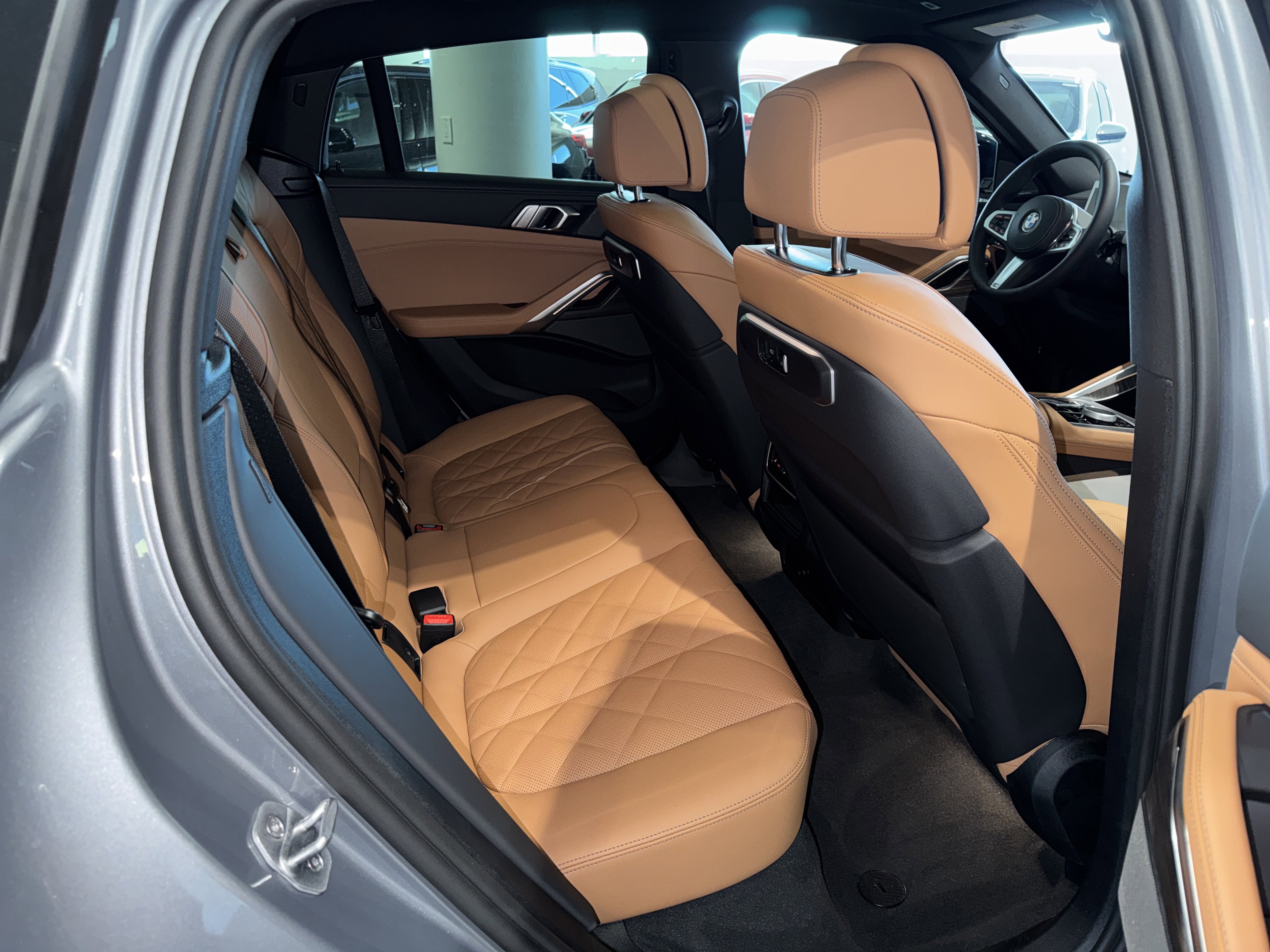 New 2026 BMW X6 xDrive40i w/ Climate Comfort Package image 11