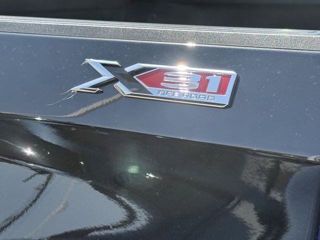 Used 2023 GMC Sierra 1500 SLT AWD/4WD image 9