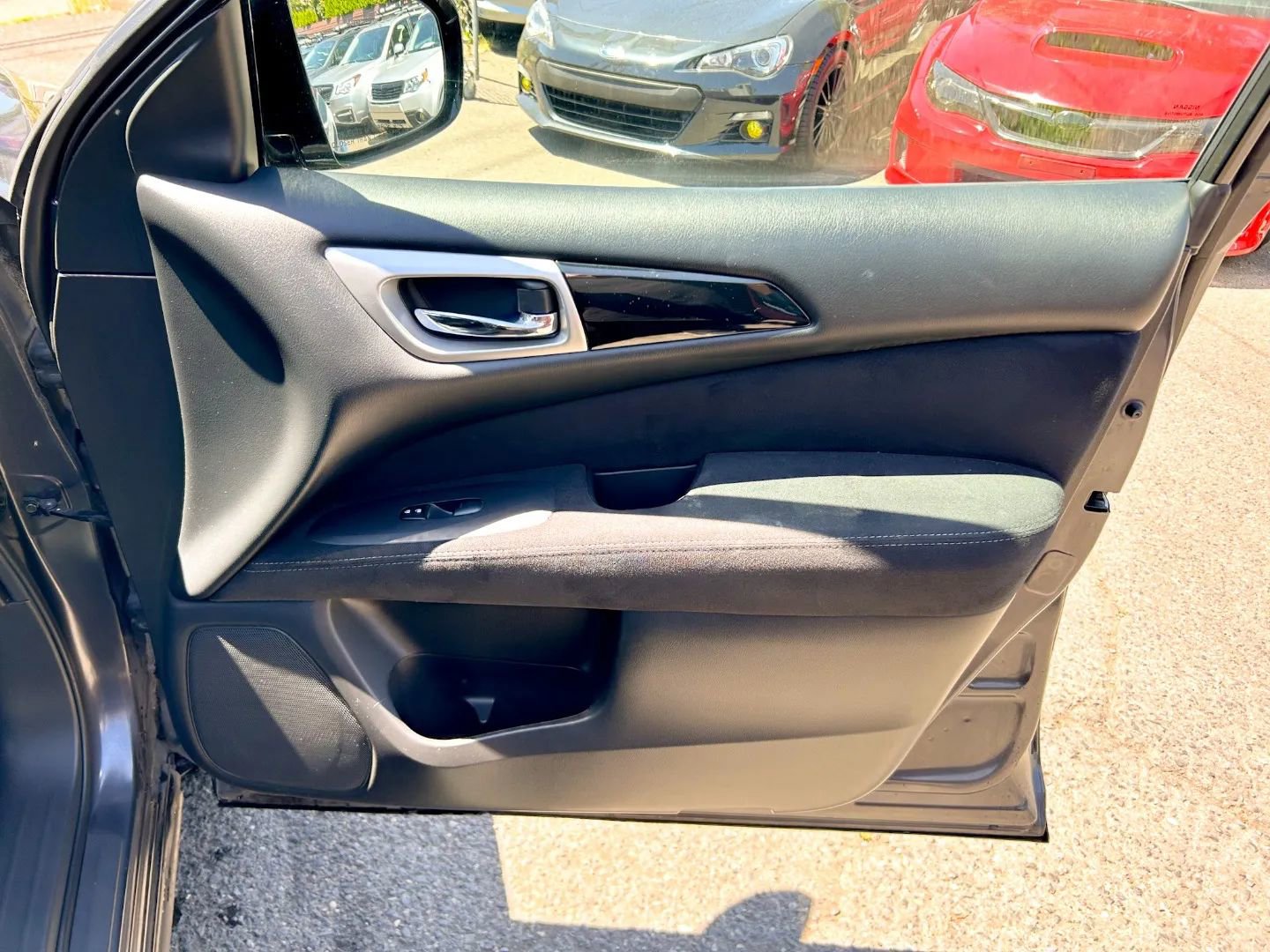 Used 2014 Nissan Pathfinder S image 16