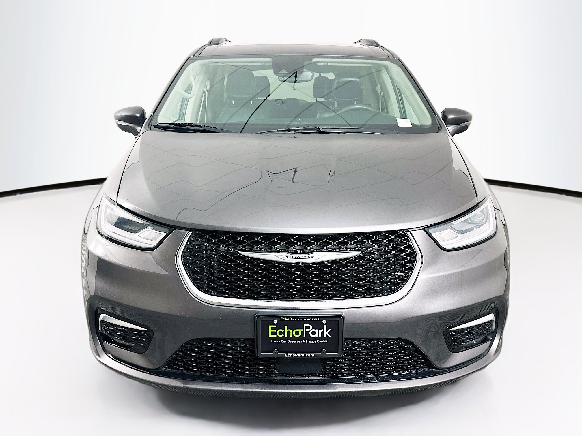 Used 2022 Chrysler Pacifica Touring-L image 2