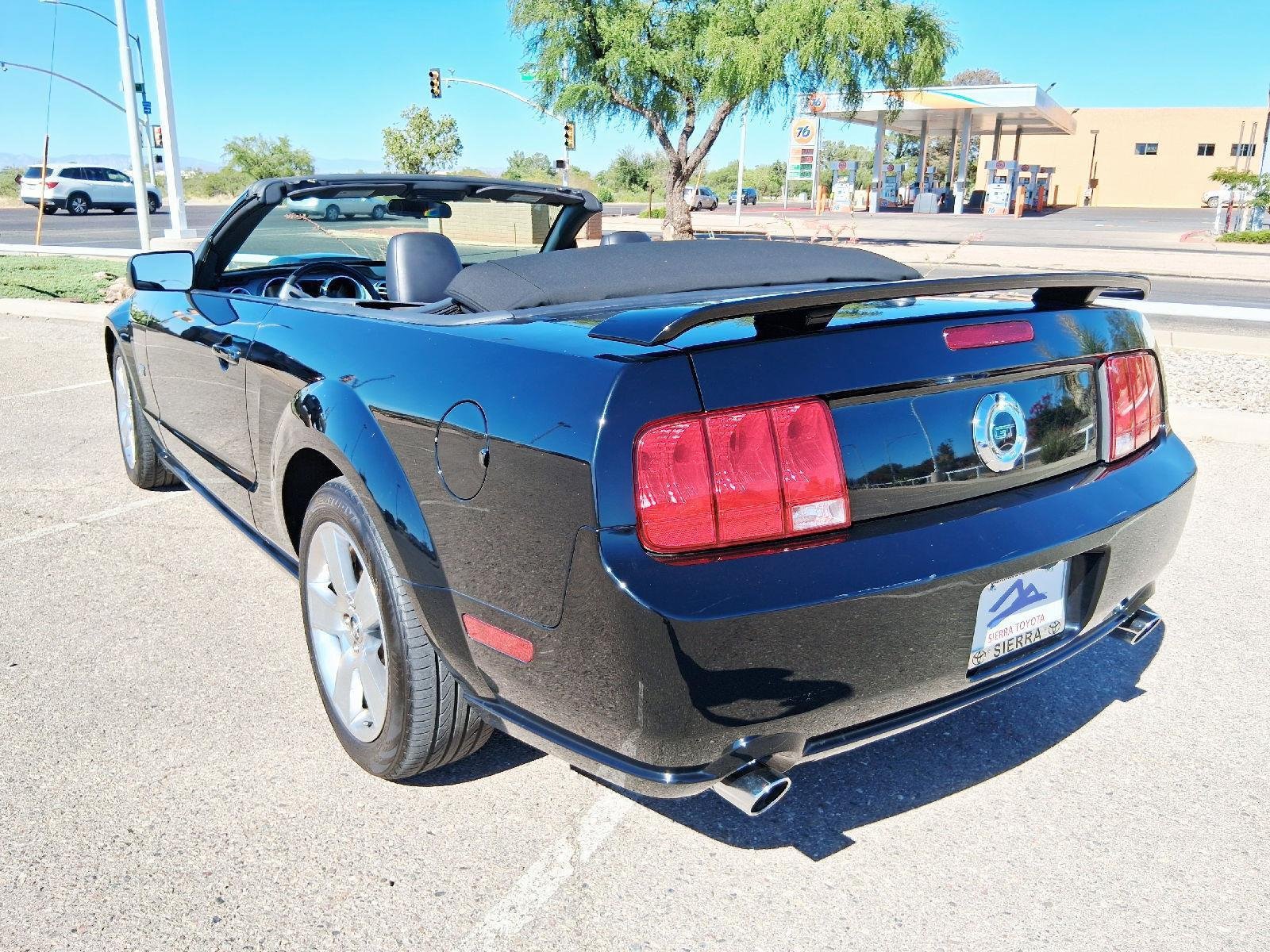 Used 2007 Ford Mustang GT RWD image 2