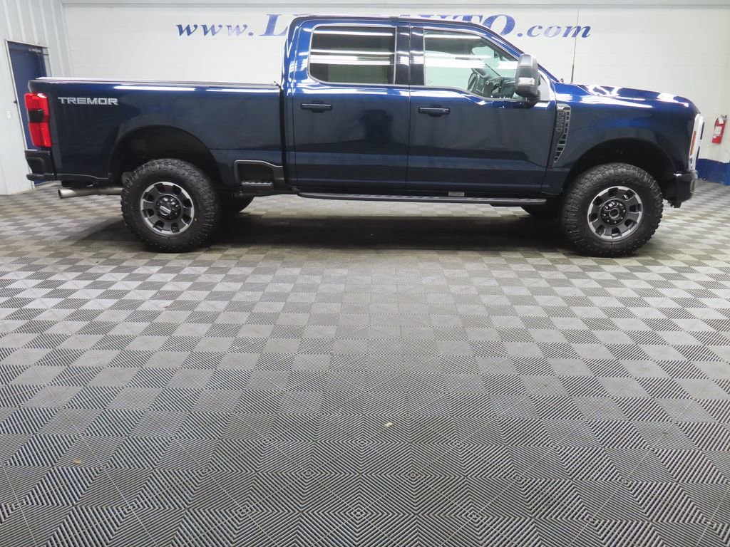 Used 2024 Ford F250 XLT w/ Black Appearance Package AWD/4WD video 2
