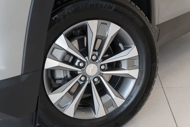 Used 2026 Chevrolet Equinox LT AWD/4WD image 2