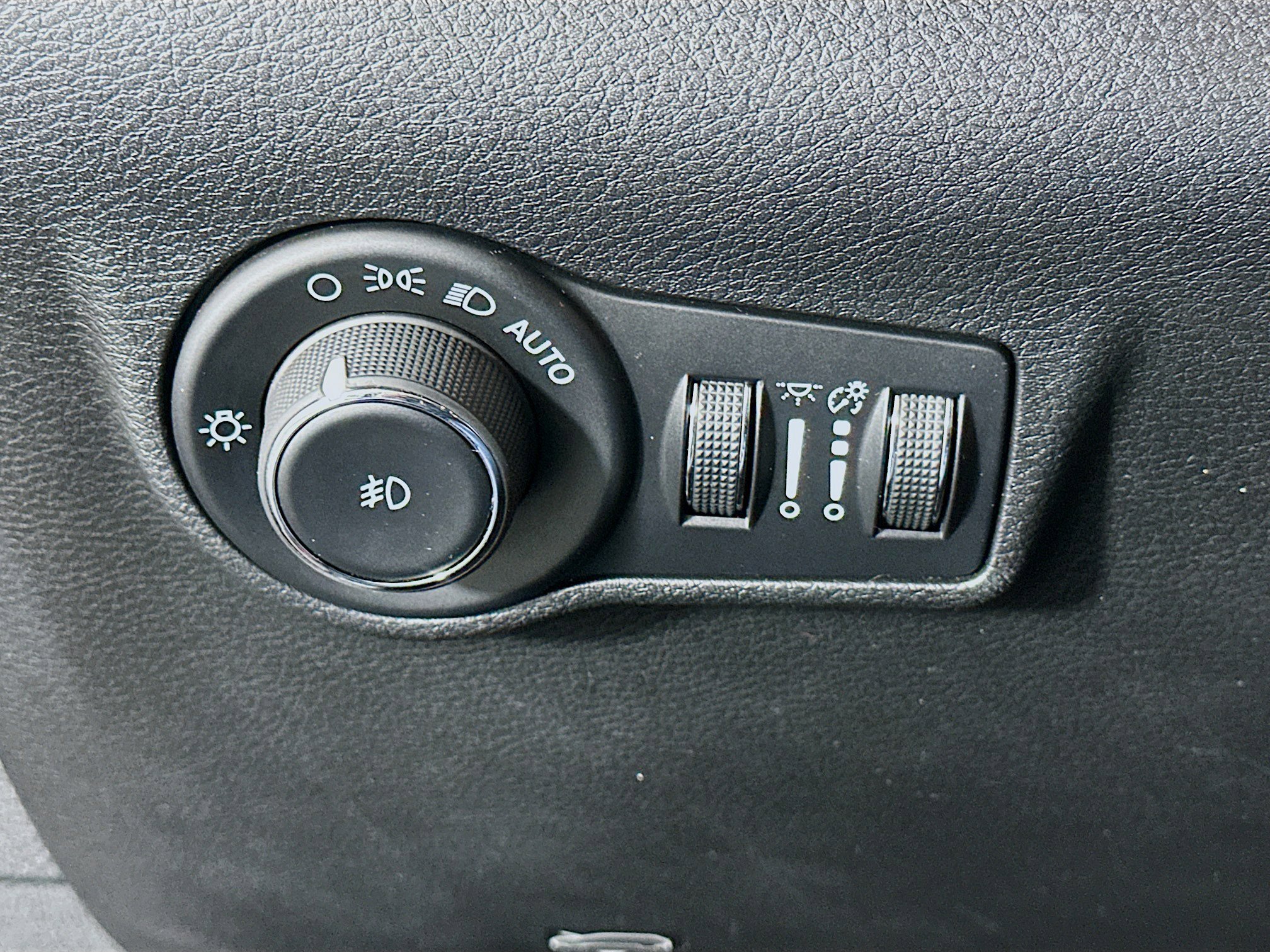 Used 2024 Jeep Compass Limited image 17