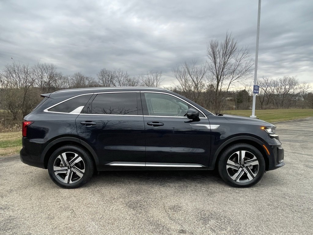 Certified 2023 Kia Sorento EX image 2