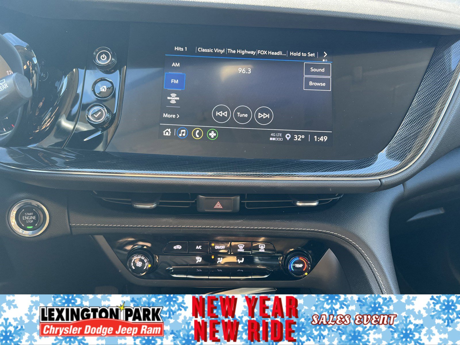Used 2023 Buick Envision Preferred image 17