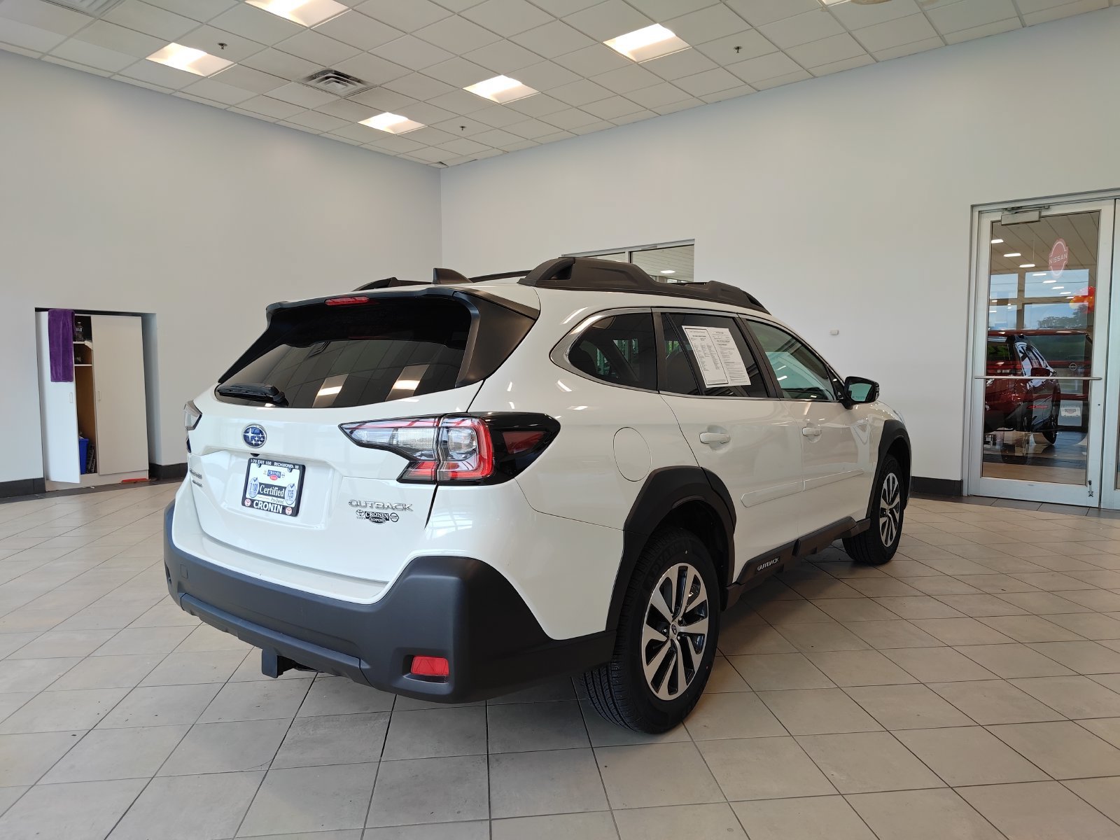 Used 2024 Subaru Outback Premium AWD/4WD image 2