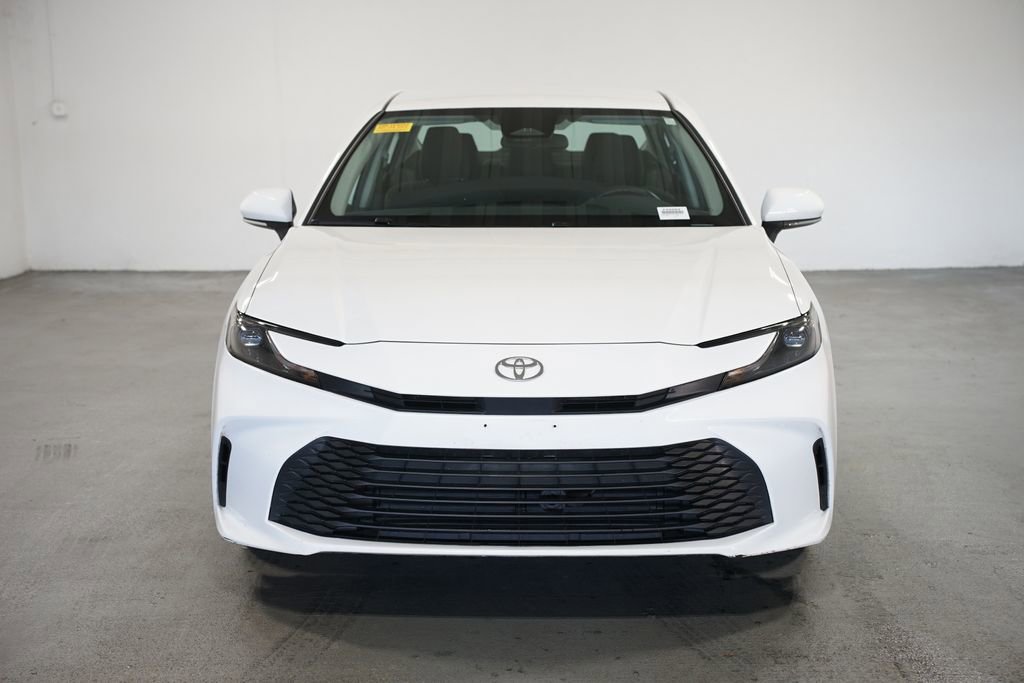 Used 2025 Toyota Camry LE image 2